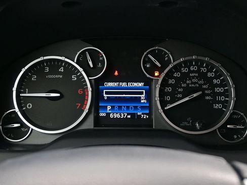 Used 2017 Toyota Tundra SR5 w/ SR5 Upgrade Package AWD/4WD image 25