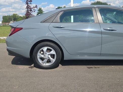 Used 2021 Hyundai Elantra SE FWD image 7
