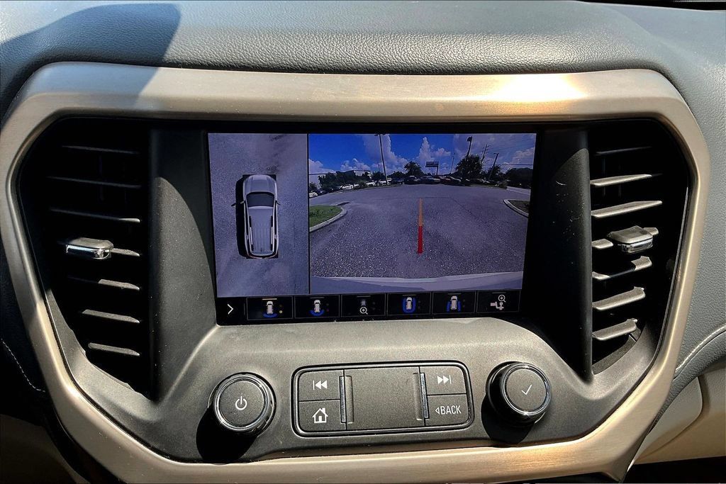 Used 2020 GMC Acadia Denali w/ Technology Package FWD image 14