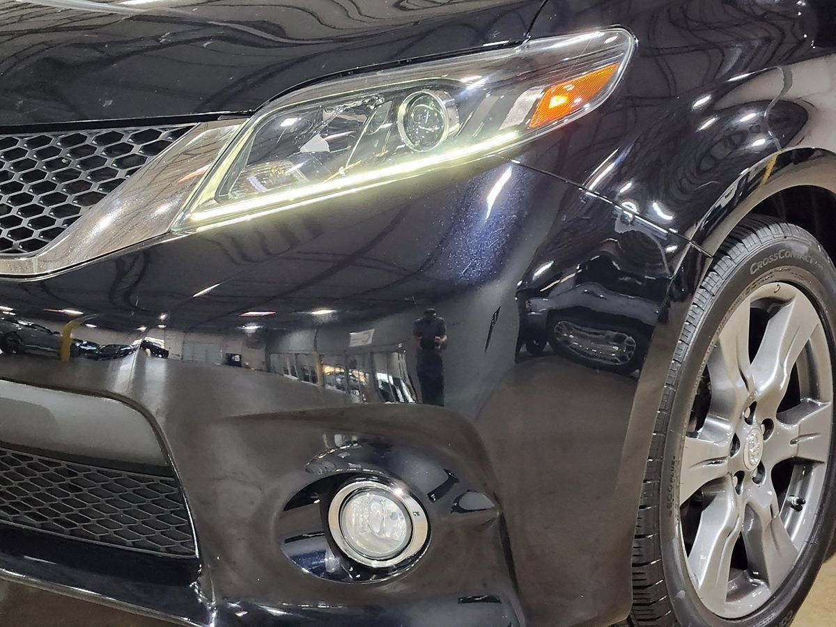 Used 2017 Toyota Sienna SE FWD image 13