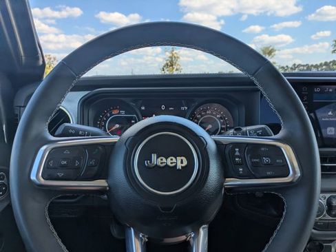 Used 2025 Jeep Wrangler Unlimited Sahara AWD/4WD image 55