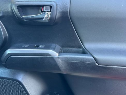 Used 2019 Toyota Tacoma TRD Off-Road image 21