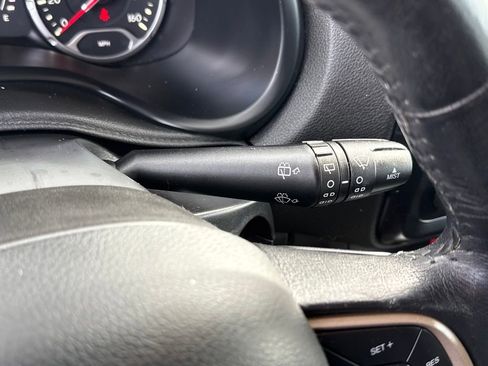 Used 2016 Jeep Renegade Latitude image 22