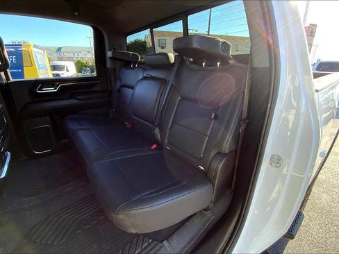 Used 2024 GMC Sierra 2500 SLT w/ SLT Premium Package image 17