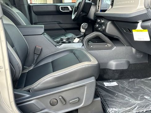 New 2025 Ford Bronco Outer Banks w/ Sasquatch Package AWD/4WD image 13
