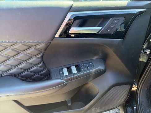 Used 2024 Mitsubishi Outlander SEL FWD image 3