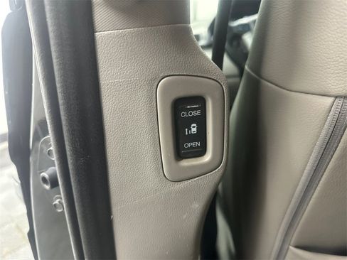 Used 2012 Honda Odyssey EX-L image 23