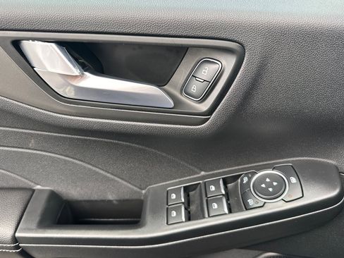 New 2025 Ford Escape SE w/ Class II Trailer Tow Package image 11