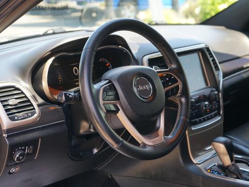 Used 2017 Jeep Grand Cherokee Limited w/ Luxury Group II AWD/4WD image 12