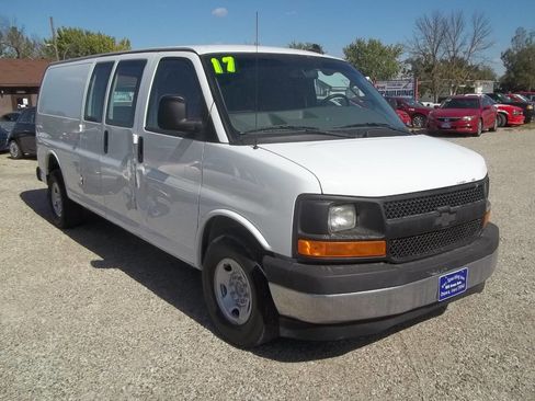 Used 2017 Chevrolet Express 2500 Extended image 2