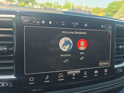 Used 2022 Chrysler Pacifica Limited FWD image 18