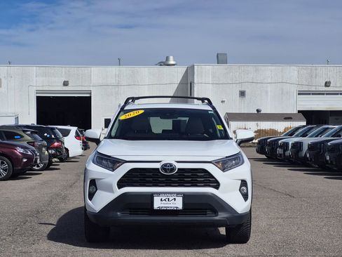 Used 2020 Toyota RAV4 XLE Premium image 3