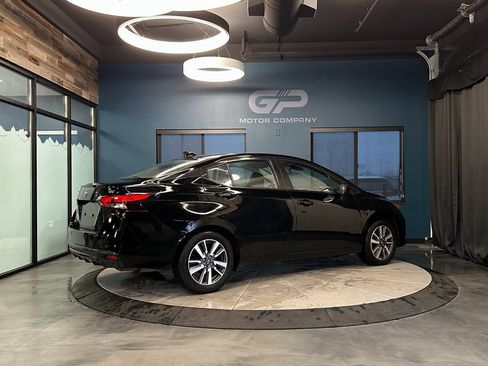 Used 2023 Nissan Versa SV image 3