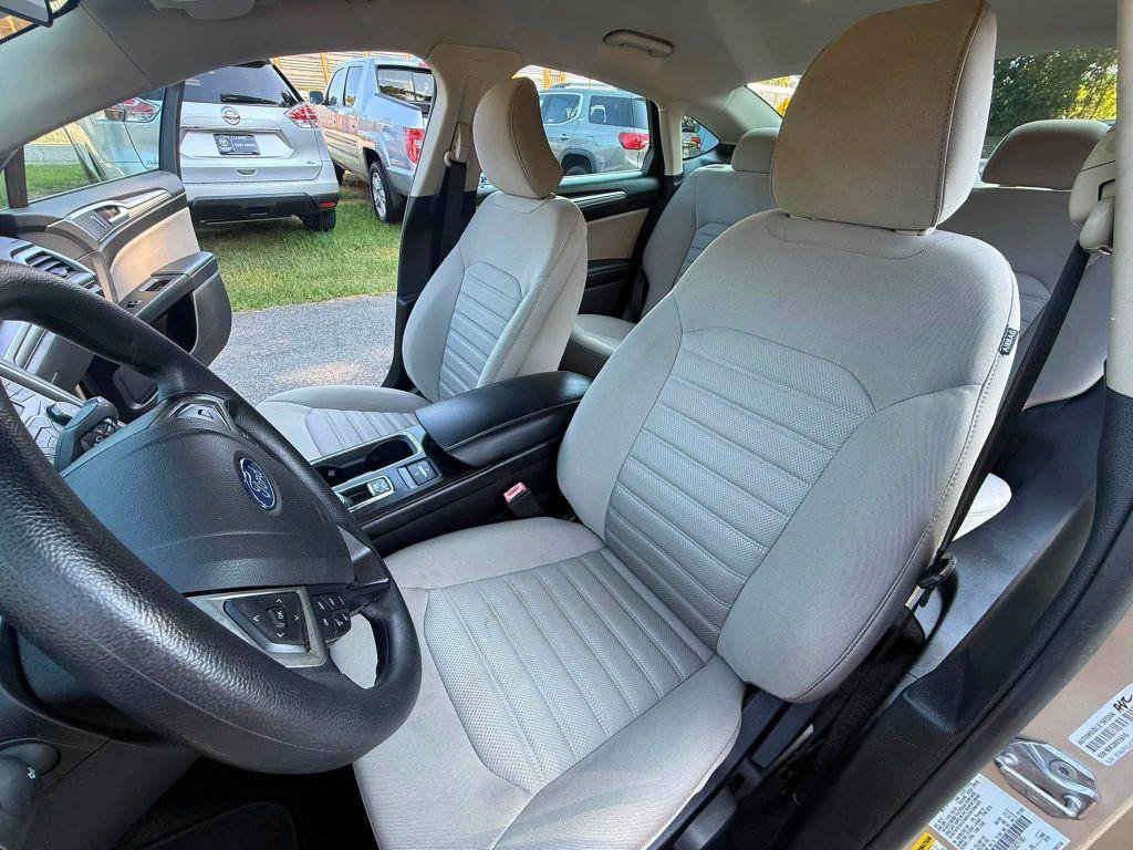 Used 2018 Ford Fusion S FWD image 13