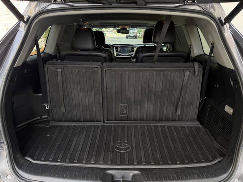 Used 2019 Toyota Highlander SE AWD/4WD image 36