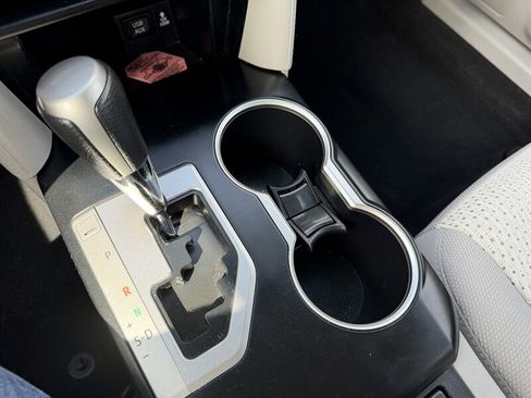 Used 2013 Toyota Camry LE FWD image 25