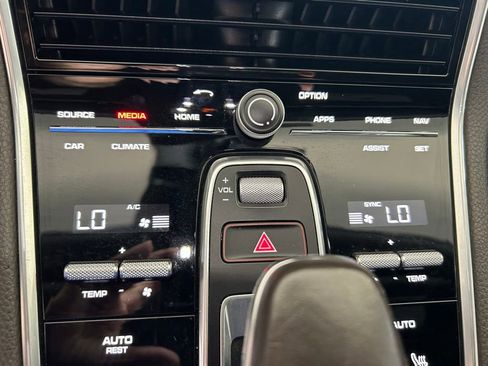 Used 2018 Porsche Panamera 4 AWD/4WD image 51