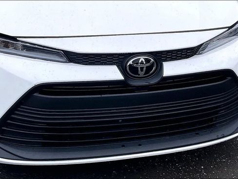 Used 2024 Toyota Corolla LE FWD image 30