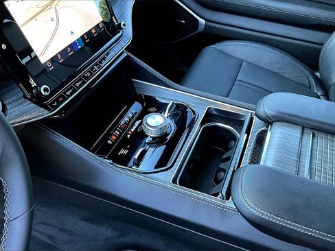 Used 2024 Jeep Wagoneer Series III image 15