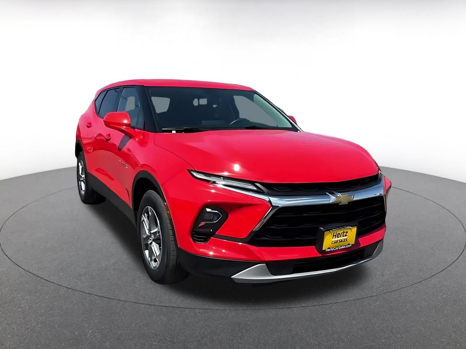 Used 2025 Chevrolet Blazer LT FWD image 3