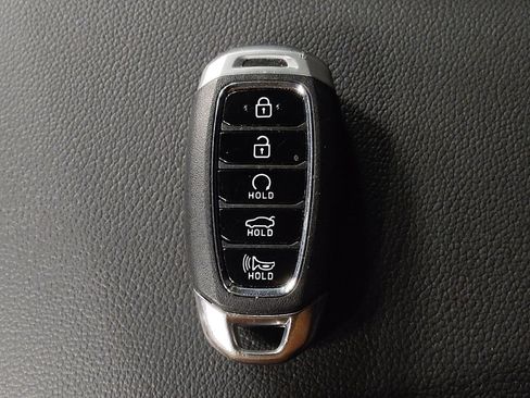 Used 2023 Hyundai Elantra SEL FWD image 32