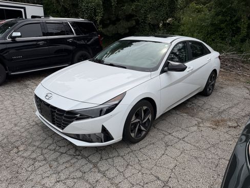 Used 2023 Hyundai Elantra Limited FWD image 6