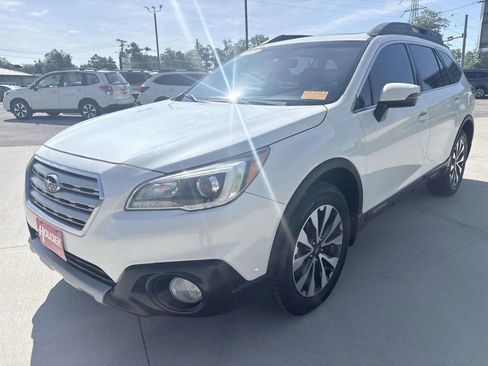 Used 2017 Subaru Outback 2.5i Limited AWD/4WD image 3