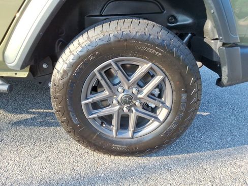 Used 2025 Jeep Wrangler Unlimited Sport AWD/4WD image 12
