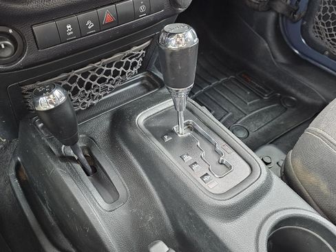 Used 2016 Jeep Wrangler Unlimited Rubicon w/ Connectivity Group image 13