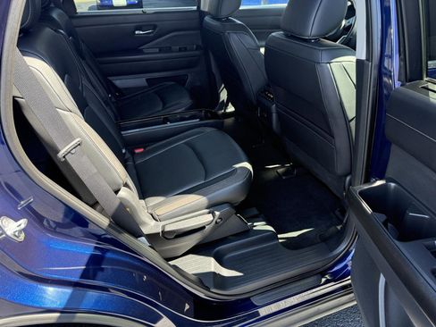 Used 2022 Nissan Pathfinder SL w/ SL Premium Package image 28