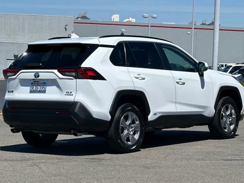 Used 2024 Toyota RAV4 XLE AWD/4WD image 2