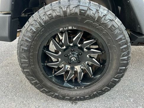 Used 2017 Jeep Wrangler Unlimited Rubicon AWD/4WD image 15