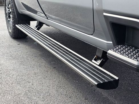 Used 2024 GMC Sierra 2500 Denali Ultimate image 10