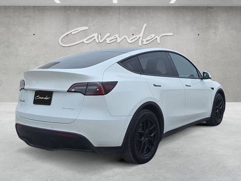 Used 2022 Tesla Model Y Long Range image 16