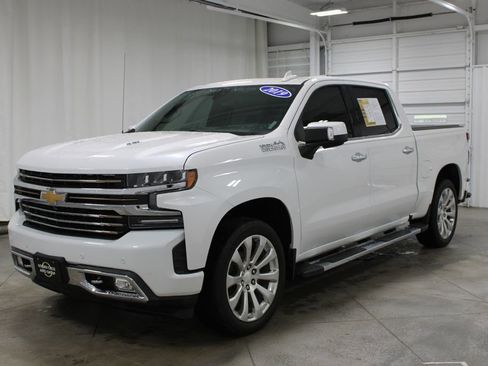 Used 2019 Chevrolet Silverado 1500 High Country w/ Technology Package AWD/4WD image 4