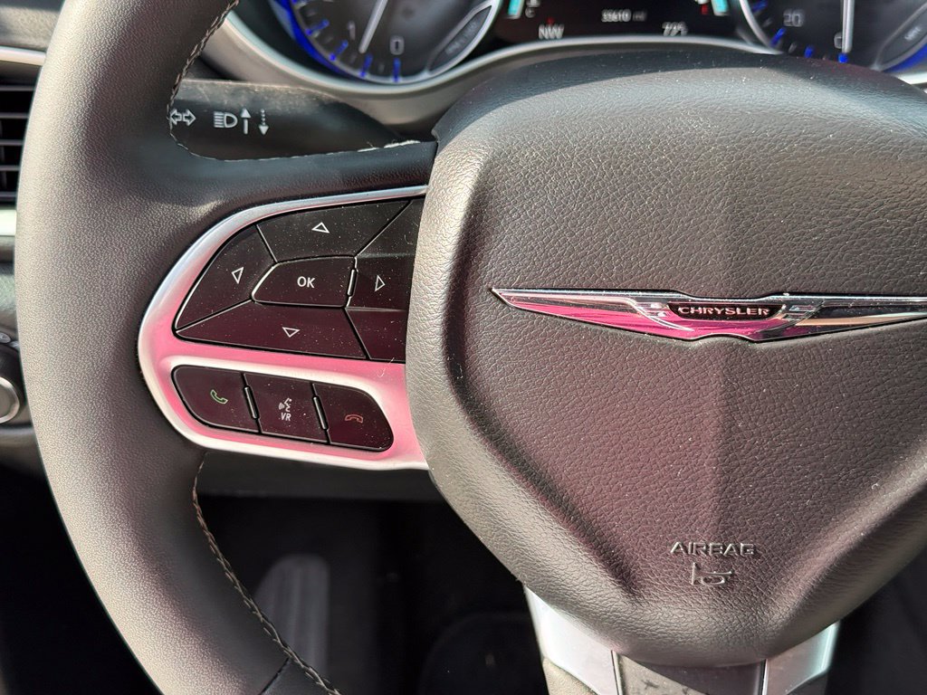 Used 2025 Chrysler Pacifica Select FWD image 15