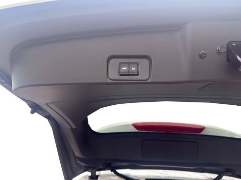 Used 2025 Nissan Rogue Platinum FWD image 6