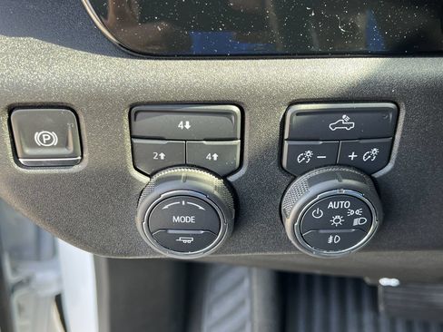 Used 2025 Chevrolet Silverado 2500 LT w/ Convenience Package AWD/4WD image 12