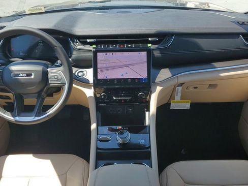 New 2025 Jeep Grand Cherokee Limited w/ Black Appearance Package image 12