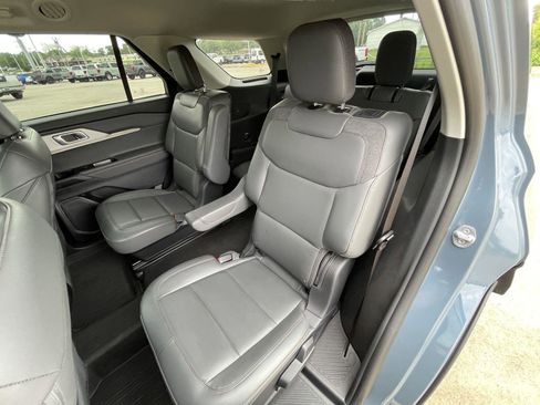 Used 2025 Ford Explorer Active w/ Active Comfort Package AWD/4WD image 34