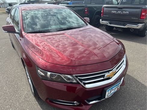 Used 2017 Chevrolet Impala LT w/ Convenience Package image 3
