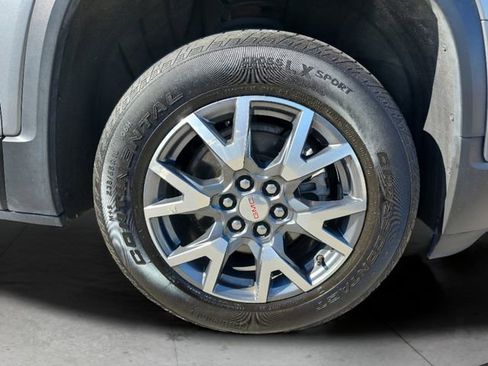 Used 2023 GMC Acadia SLT image 29