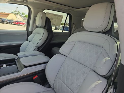 New 2026 Lincoln Navigator Black Label image 15