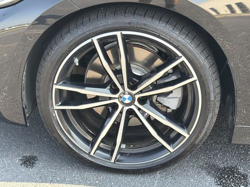 Used 2019 BMW 330i Sedan w/ M Sport Package RWD image 30