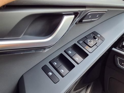 New 2025 Kia Niro SX image 22