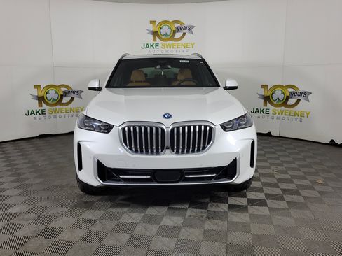 New 2026 BMW X5 xDrive50e image 2