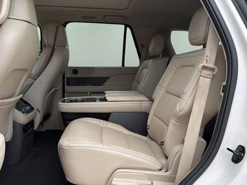 Used 2019 Lincoln Navigator Reserve AWD/4WD image 18