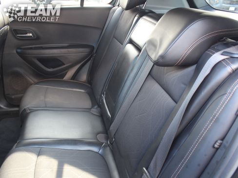 Used 2019 Chevrolet Trax LT w/ LT Convenience Package image 21