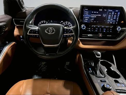 Used 2022 Toyota Highlander Platinum AWD/4WD image 5