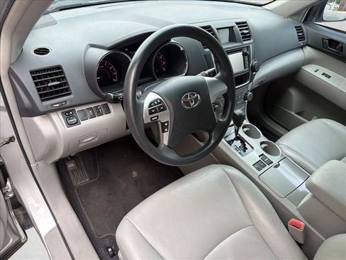 Used 2013 Toyota Highlander FWD image 14